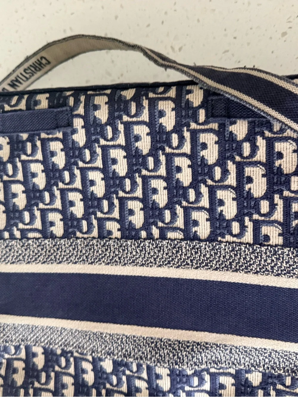 Christian Dior Medium Oblique messenger
